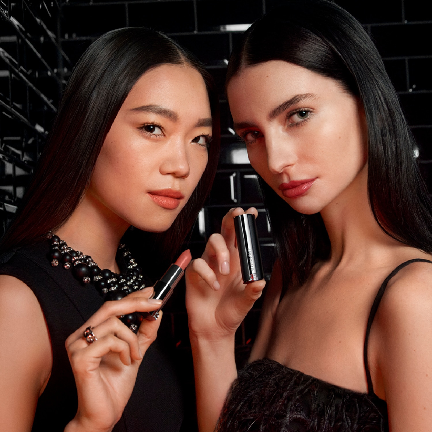 LE ROUGE INTERDIT INTENSE SILK (LABIAL SEMI MATE)